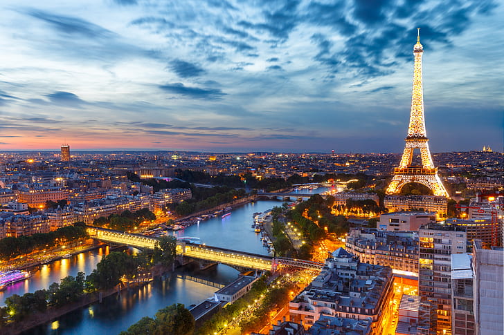 Day 4 Experience a guided city tour of Paris